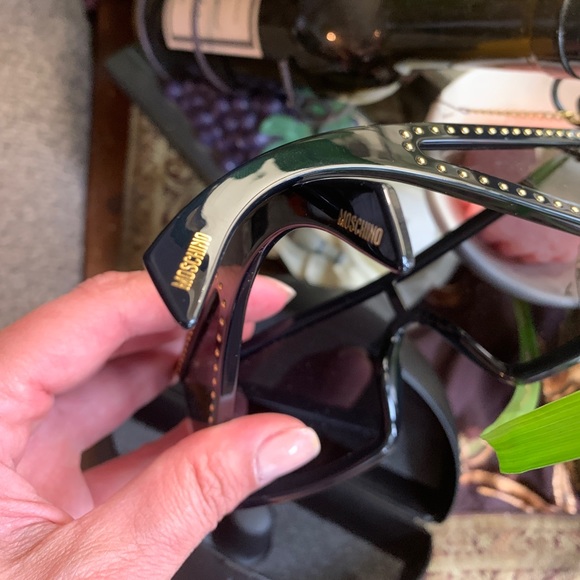 🔥SALE🔥Authentic MOSCHINO 99 Shield studs sunglasses - Picture 3 of 10